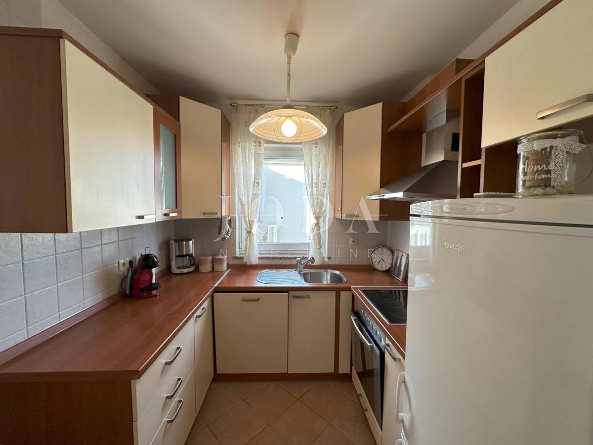 Opremljen apartma 100 metrov od morja!