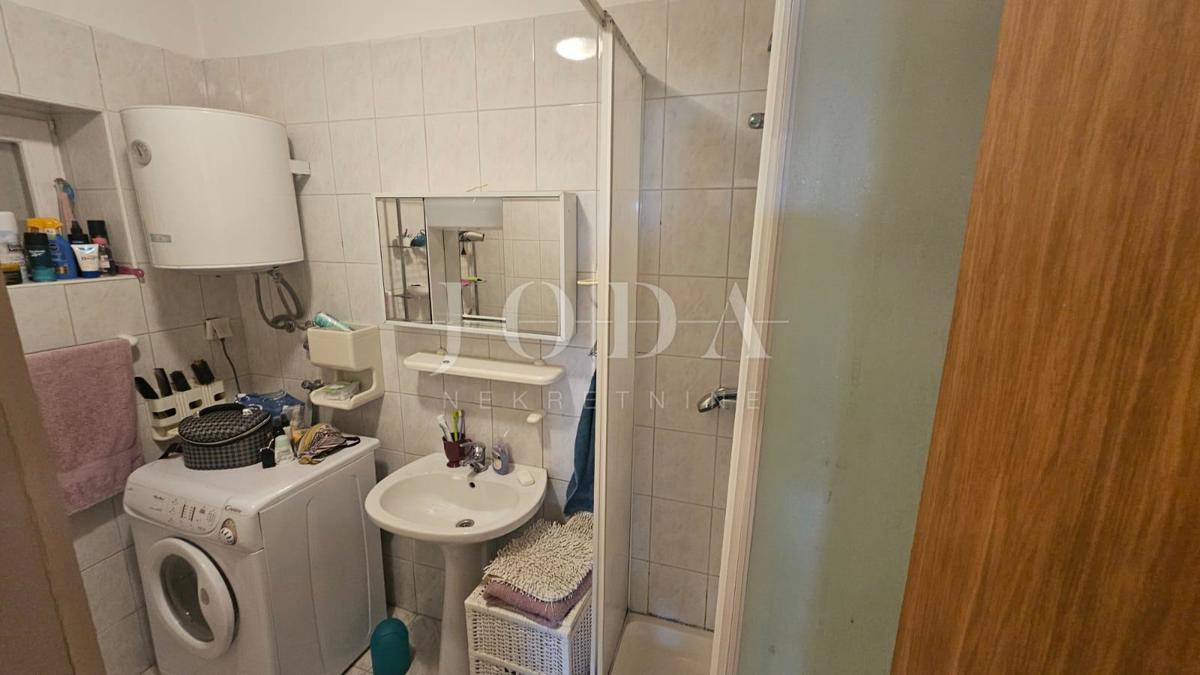 Apartma Crikvenica v bližini morja z vrtom