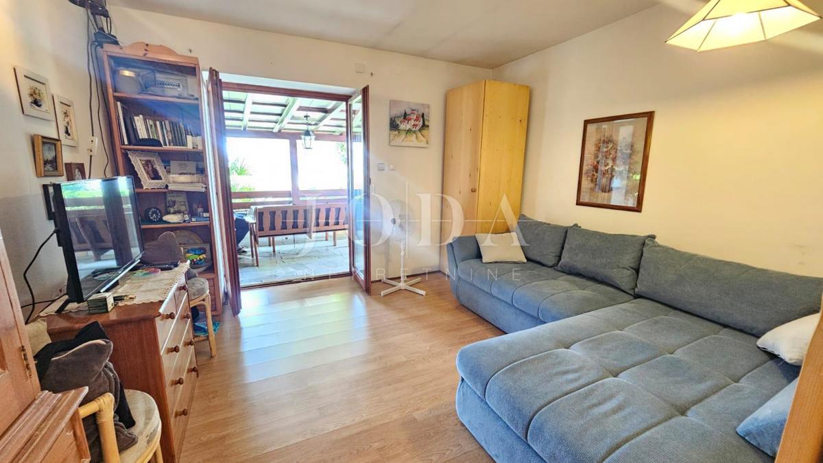 Apartma Crikvenica v bližini morja z vrtom