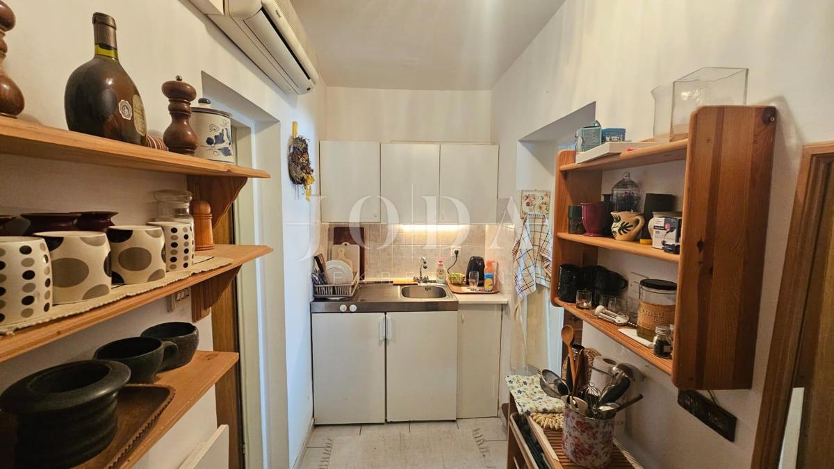 Apartma Crikvenica v bližini morja z vrtom