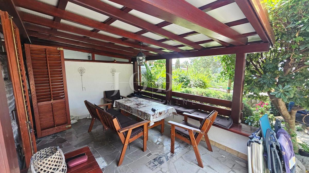 Apartma Crikvenica v bližini morja z vrtom