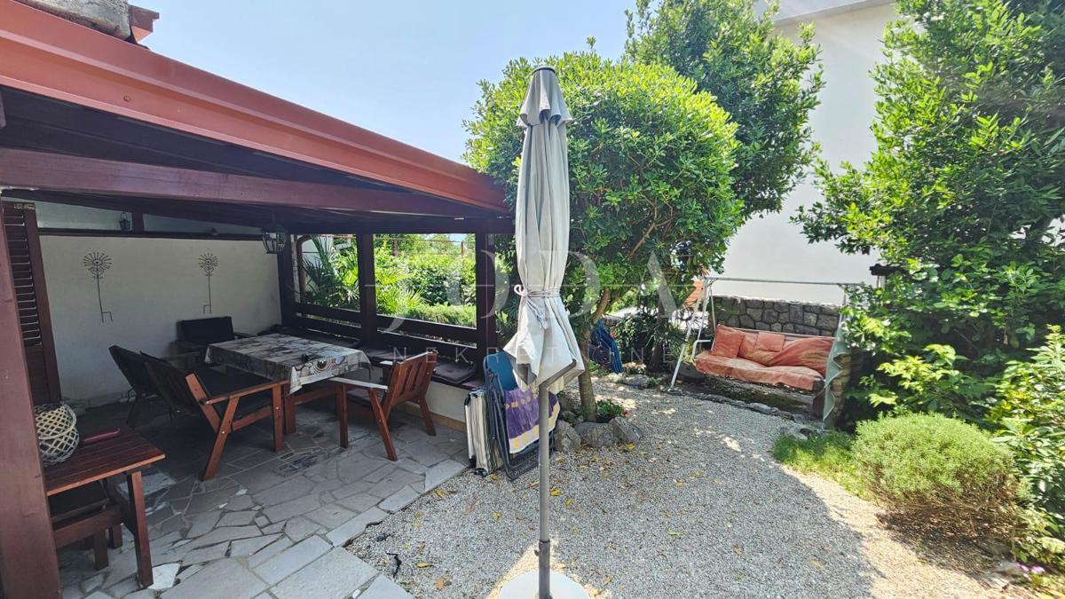 Apartma Crikvenica v bližini morja z vrtom