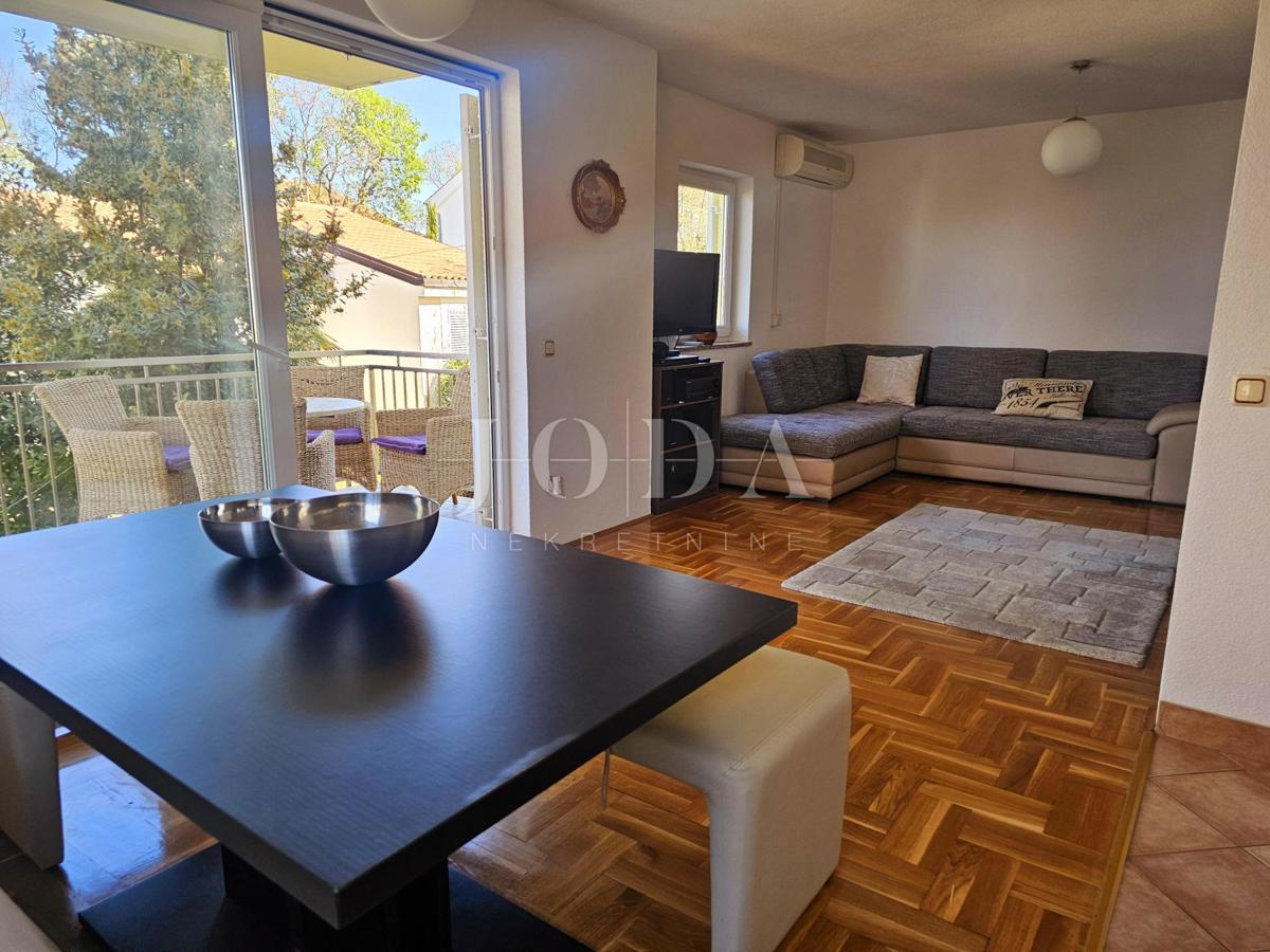 Dvosobni apartma blizu morja, pogled na morje Malinska