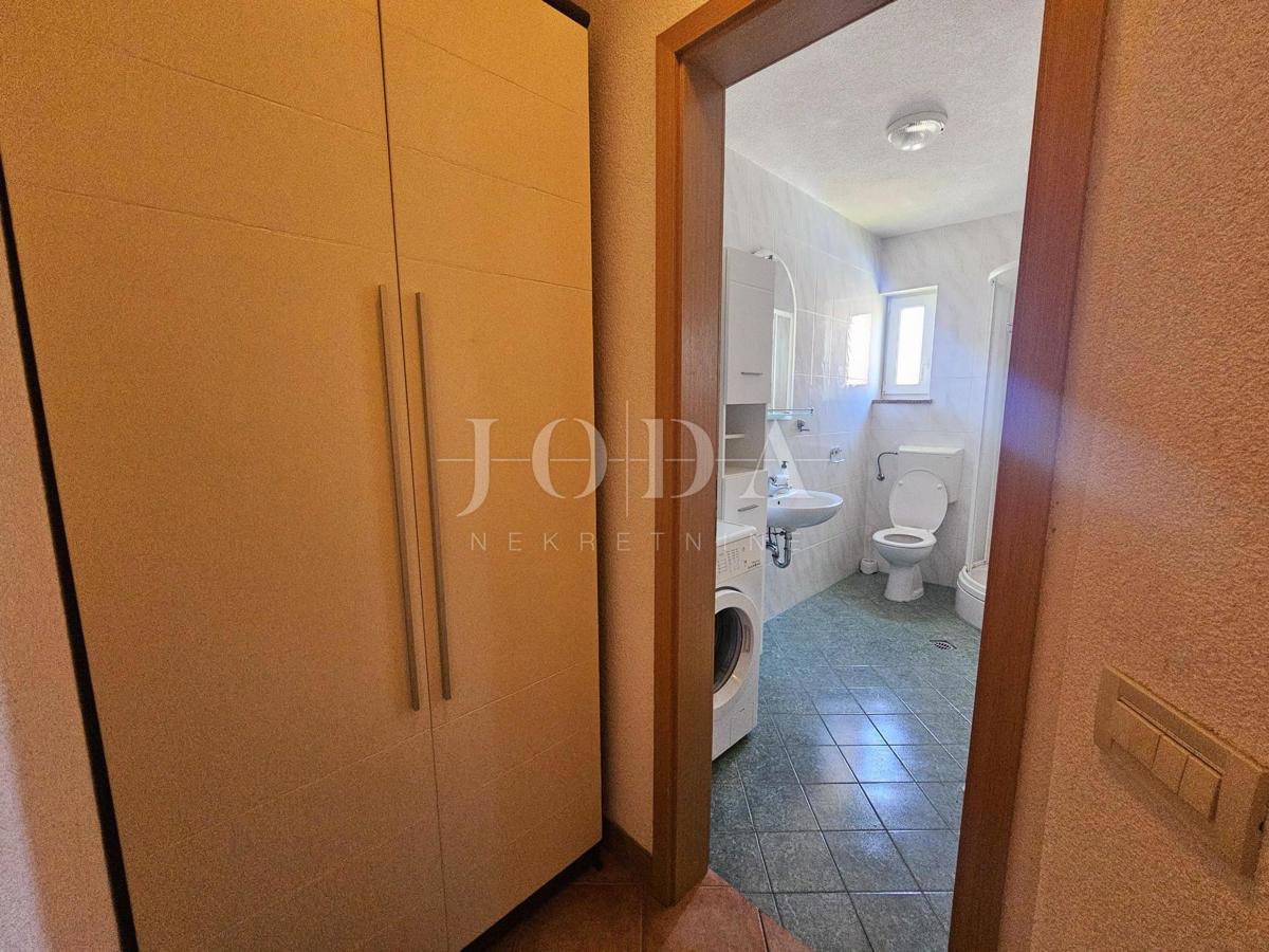 Dvosobni apartma blizu morja, pogled na morje Malinska