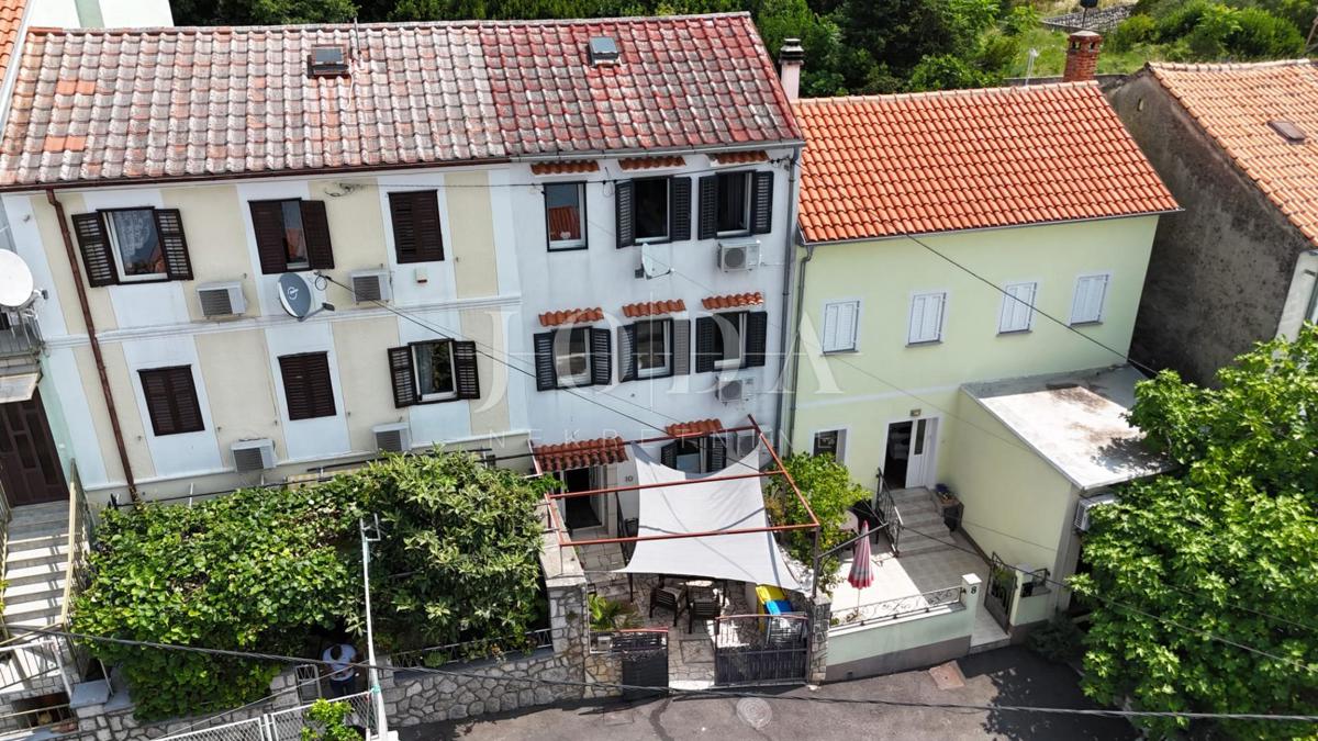 Crikvenica, vrstna hiša na odlični lokaciji