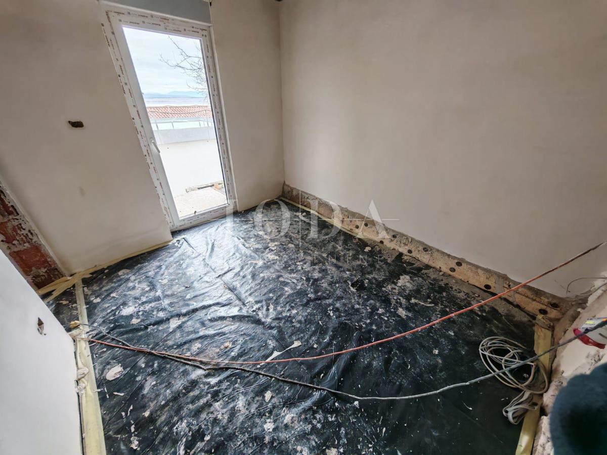 Pritlični apartma z vrtom 150 m od morja