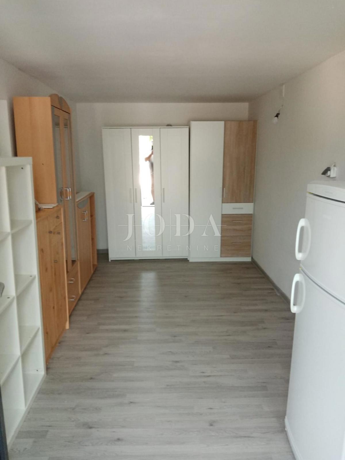 Vodice, hiša s parkiriščem na vrhunski lokaciji