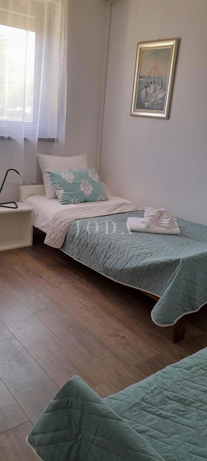Vodice, hiša s parkiriščem na vrhunski lokaciji