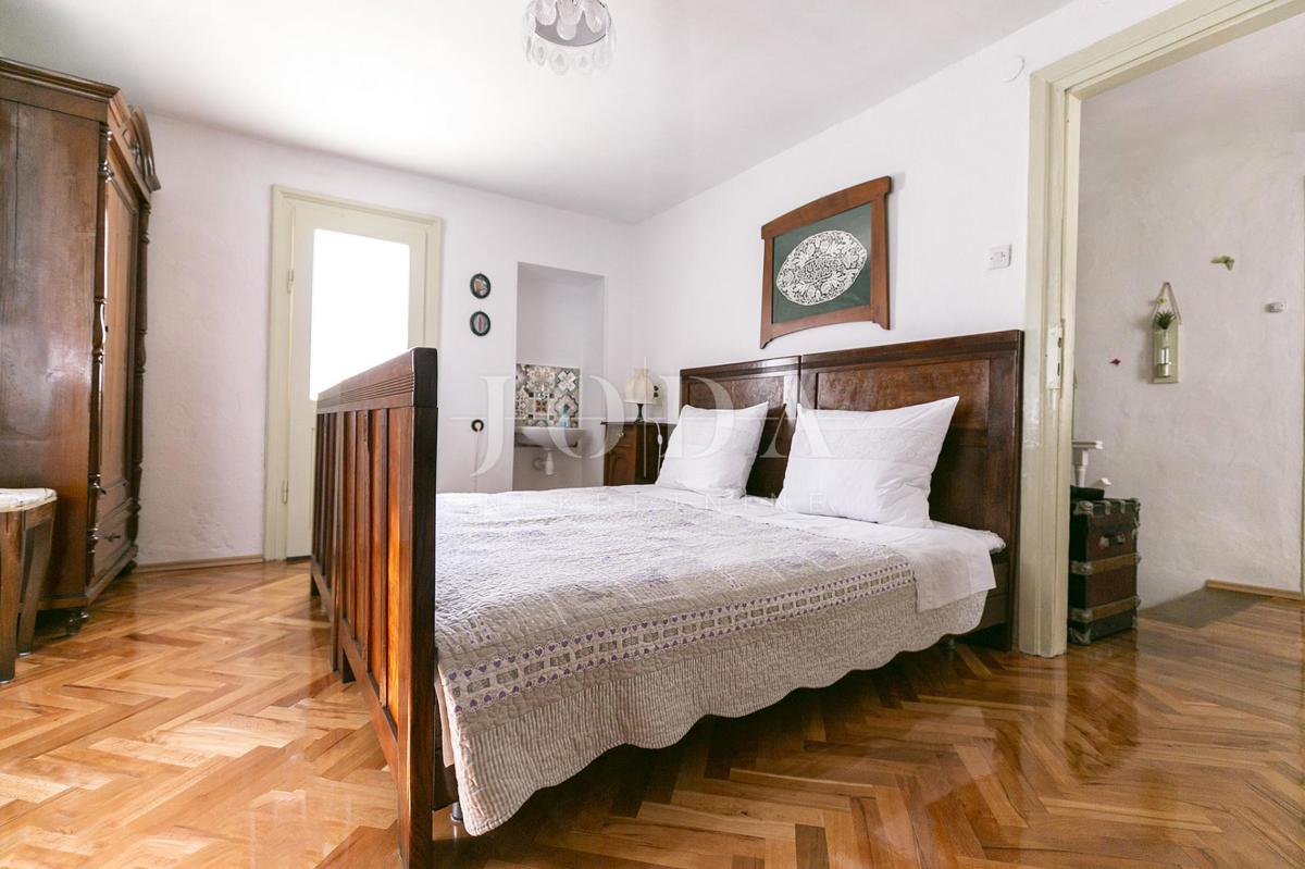 Novi Vinodolski, čudovita hiša v središču mesta