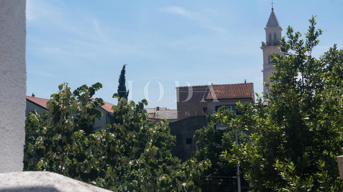 Novi Vinodolski, čudovita hiša v središču mesta