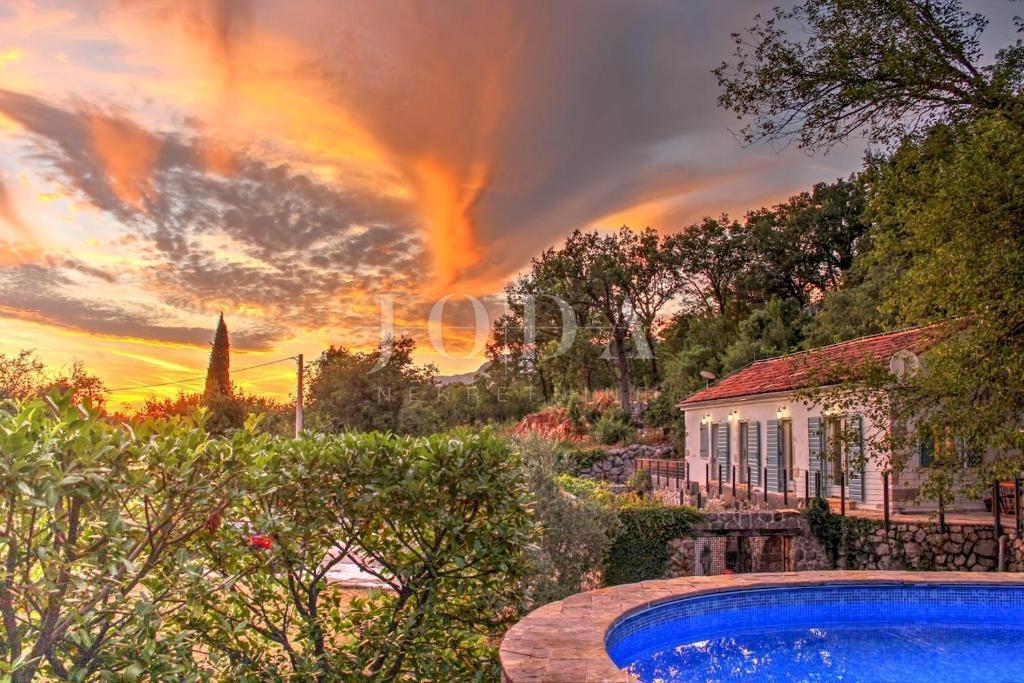 Hiša Grižane-Belgrad, Vinodolska Općina, 585m2