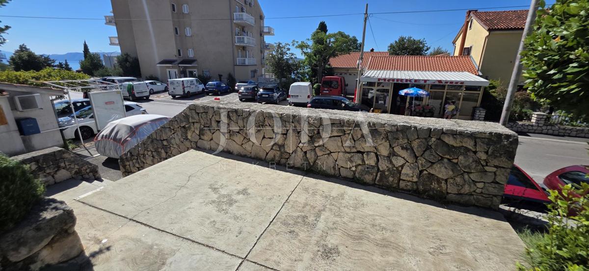 Crikvenica – Stanovanje v pritličju s parkiriščem na atraktivni lokaciji, Hrusta