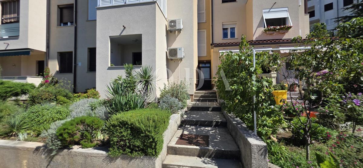 Crikvenica – Stanovanje v pritličju s parkiriščem na atraktivni lokaciji, Hrusta