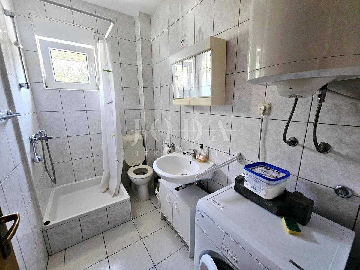 Hiša s tremi apartmaji v bližini Malinske, otok Krk