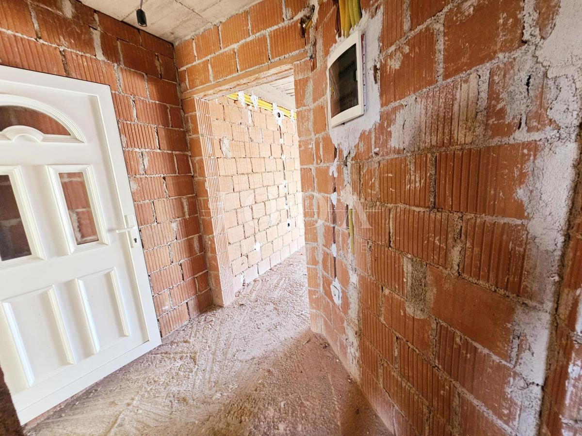 Hiša s tremi apartmaji v bližini Malinske, otok Krk