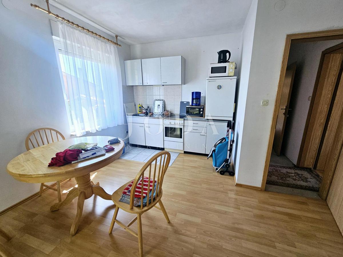 Hiša s tremi apartmaji v bližini Malinske, otok Krk