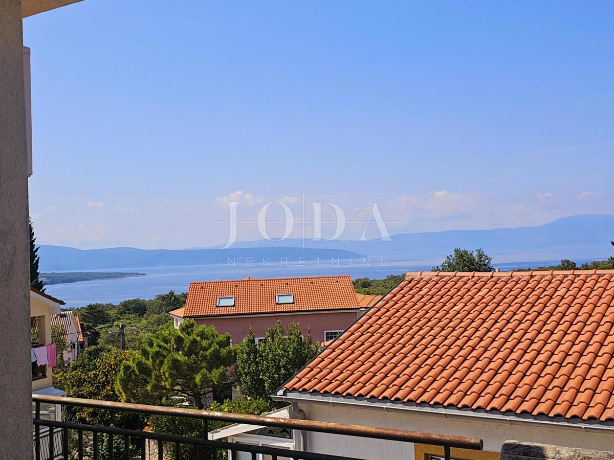Hiša s tremi apartmaji v bližini Malinske, otok Krk
