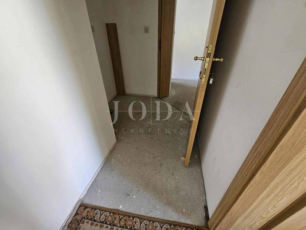 Hiša s tremi apartmaji v bližini Malinske, otok Krk