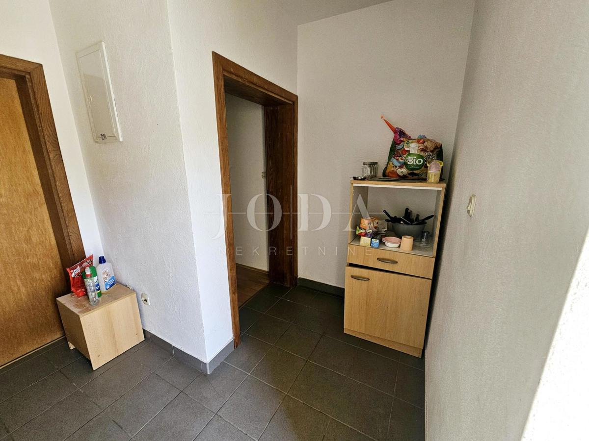 Hiša s tremi apartmaji v bližini Malinske, otok Krk