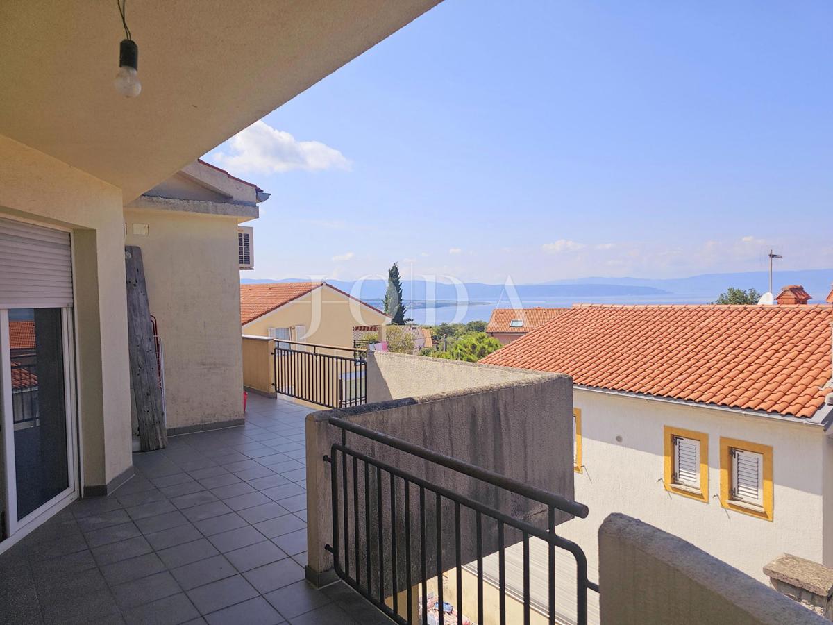 Hiša s tremi apartmaji v bližini Malinske, otok Krk