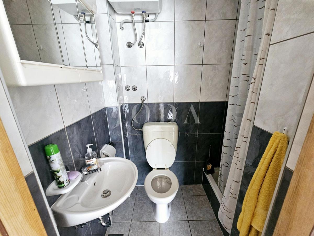Hiša s tremi apartmaji v bližini Malinske, otok Krk