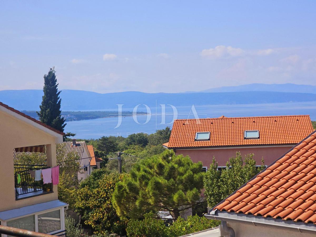 Hiša s tremi apartmaji v bližini Malinske, otok Krk