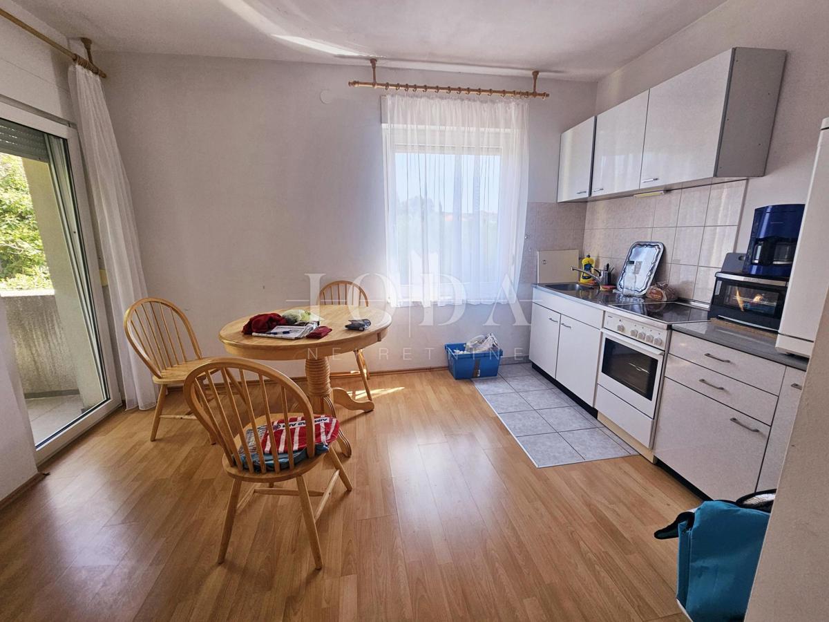 Hiša s tremi apartmaji v bližini Malinske, otok Krk