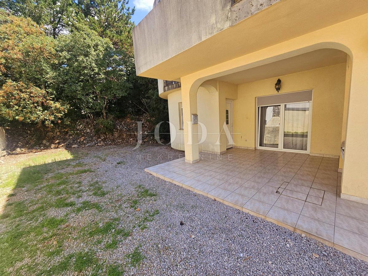 Hiša s tremi apartmaji v bližini Malinske, otok Krk