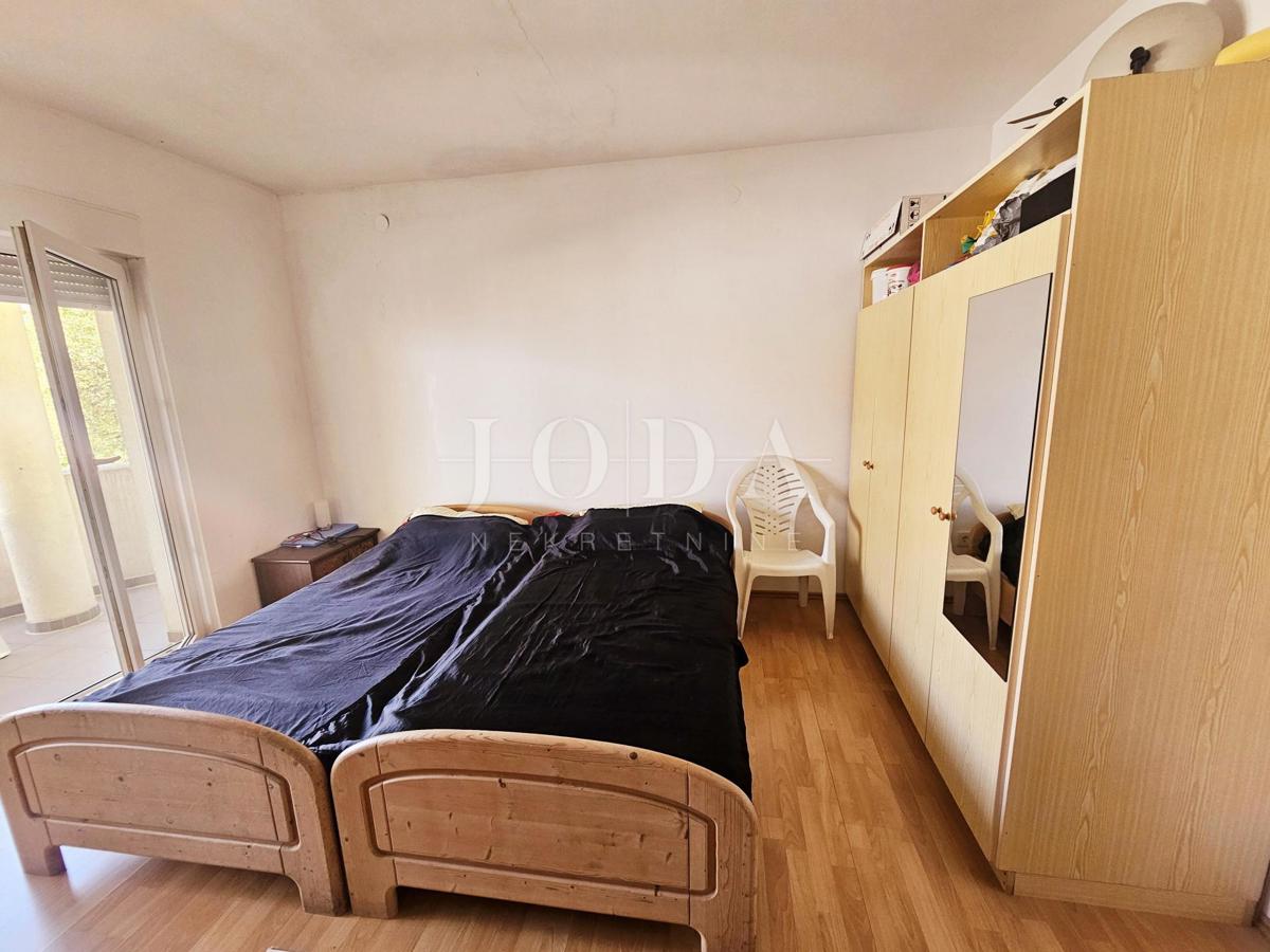 Hiša s tremi apartmaji v bližini Malinske, otok Krk