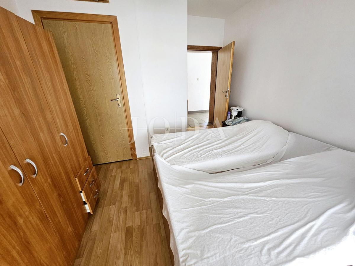 Hiša s tremi apartmaji v bližini Malinske, otok Krk