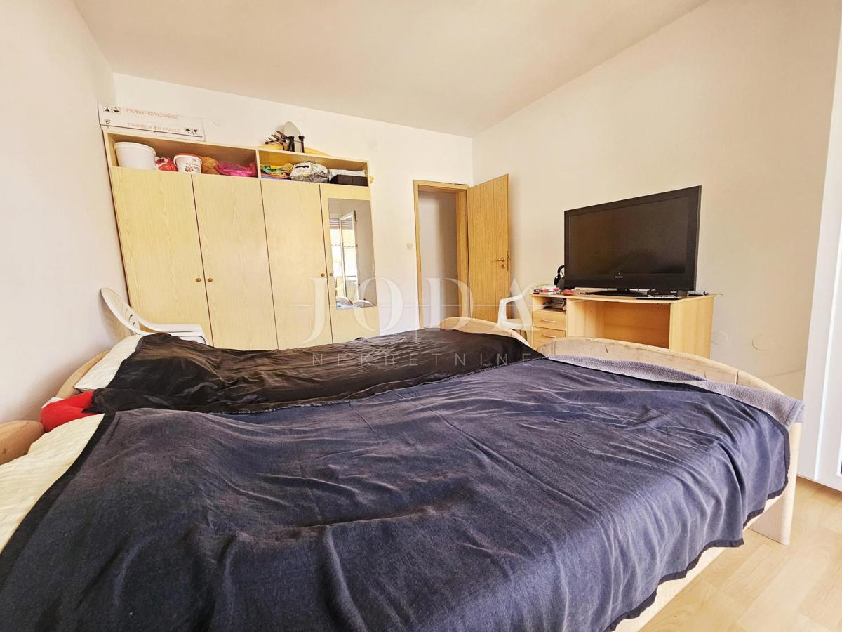 Hiša s tremi apartmaji v bližini Malinske, otok Krk