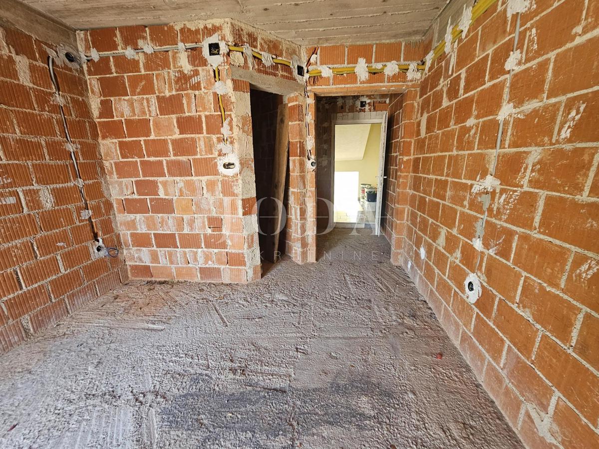 Hiša s tremi apartmaji v bližini Malinske, otok Krk