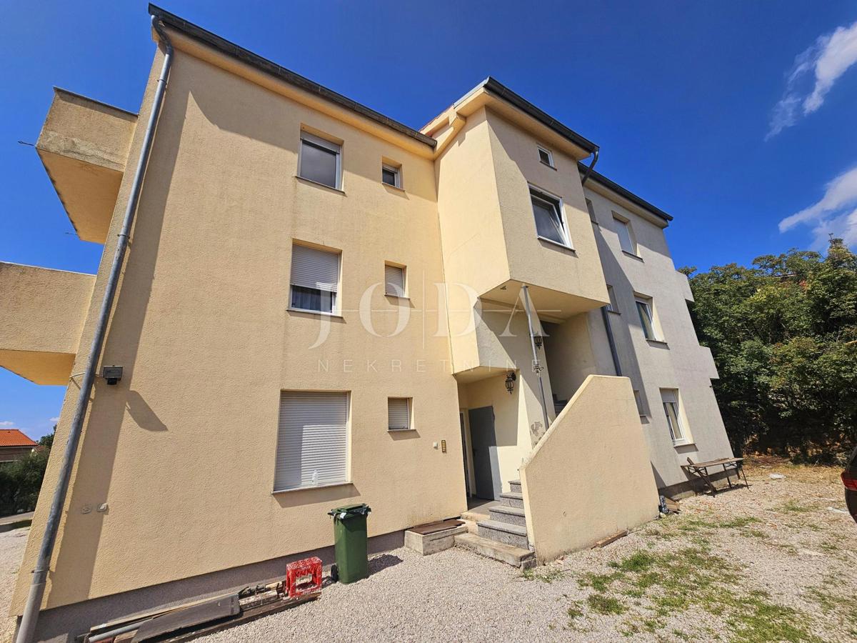 Hiša s tremi apartmaji v bližini Malinske, otok Krk
