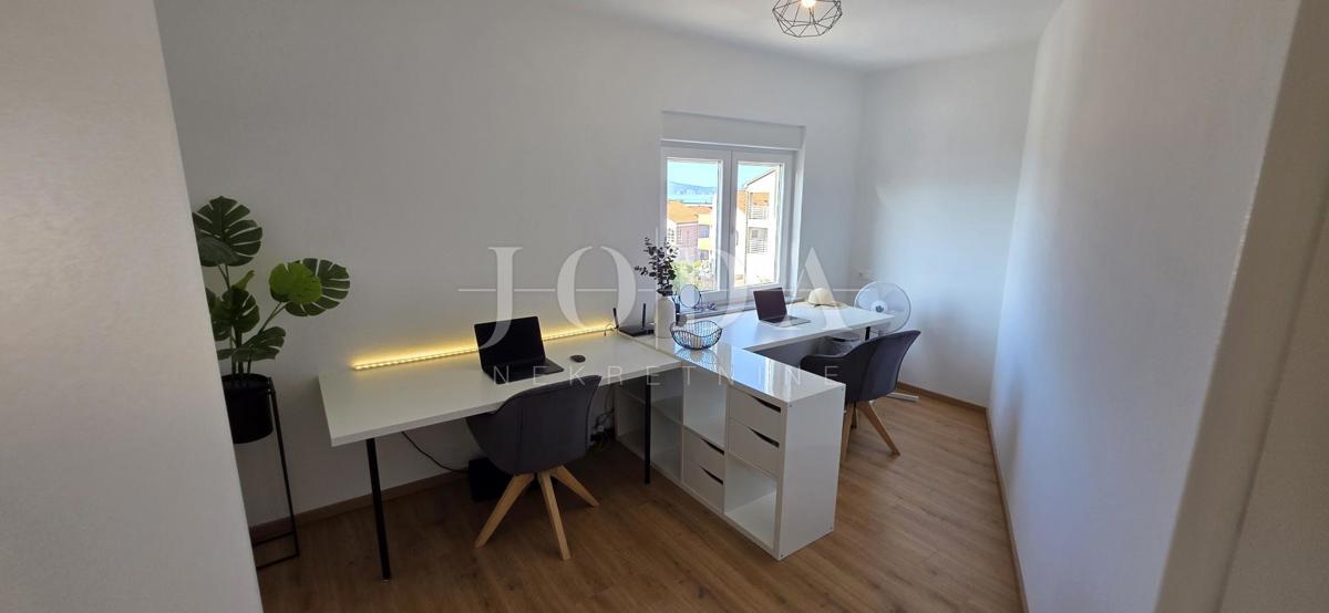 Na novo prenovljen penthouse 67 m² s panoramskim razgledom na morje (prodaja)