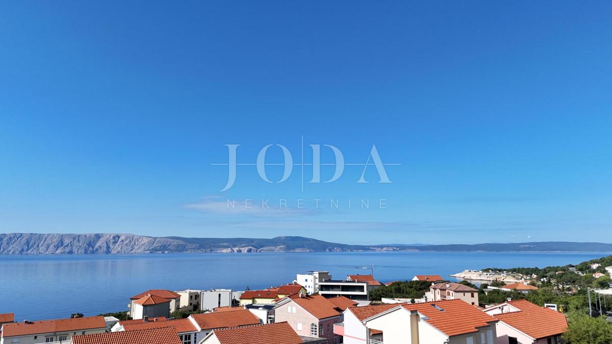 Na novo prenovljen penthouse 67 m² s panoramskim razgledom na morje (prodaja)