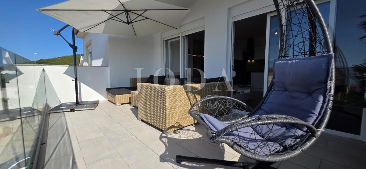 Na novo prenovljen penthouse 67 m² s panoramskim razgledom na morje (prodaja)