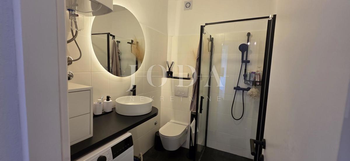 Na novo prenovljen penthouse 67 m² s panoramskim razgledom na morje (prodaja)