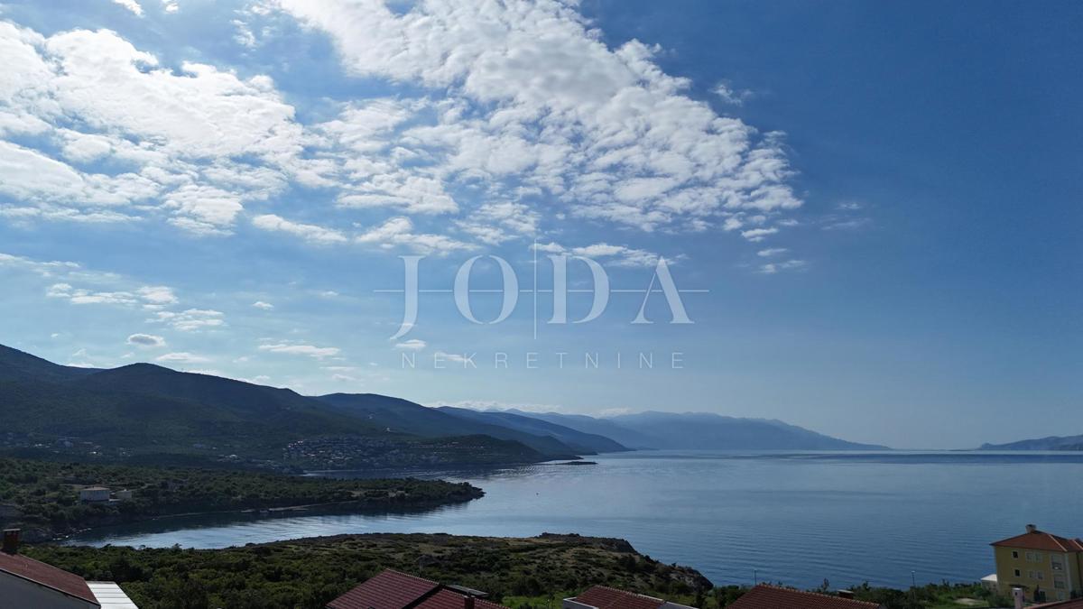 Na novo prenovljen penthouse 67 m² s panoramskim razgledom na morje (prodaja)