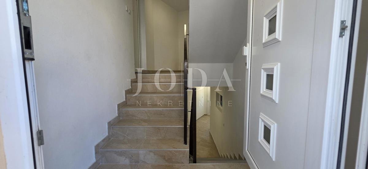 Na novo prenovljen penthouse 67 m² s panoramskim razgledom na morje (prodaja)