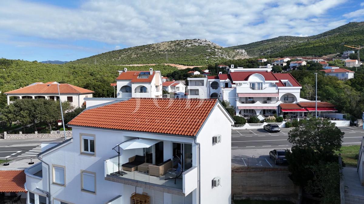 Na novo prenovljen penthouse 67 m² s panoramskim razgledom na morje (prodaja)