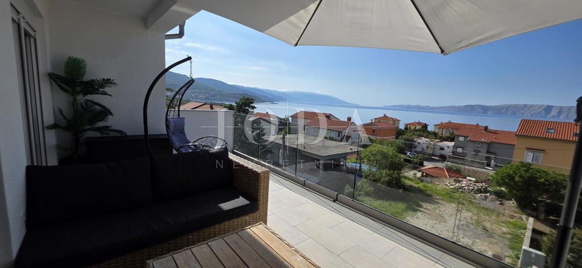 Na novo prenovljen penthouse 67 m² s panoramskim razgledom na morje (prodaja)