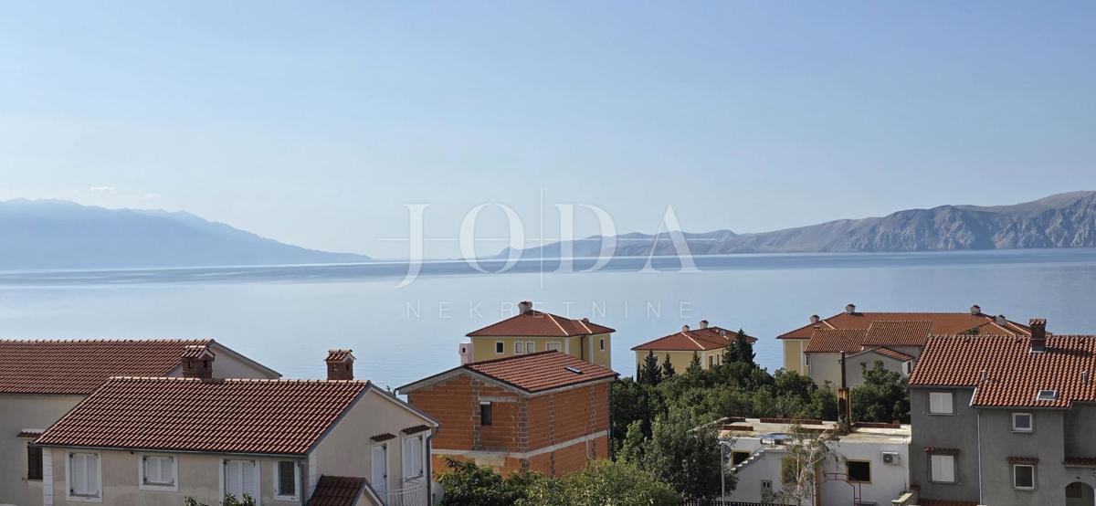 Na novo prenovljen penthouse 67 m² s panoramskim razgledom na morje (prodaja)