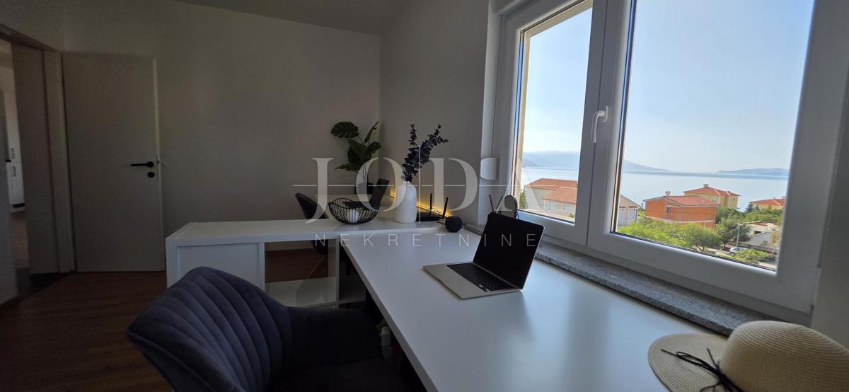 Na novo prenovljen penthouse 67 m² s panoramskim razgledom na morje (prodaja)