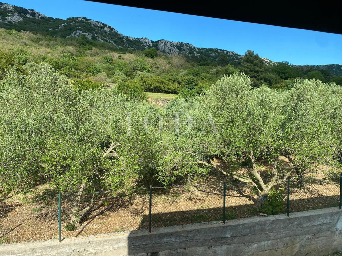 Novogradnja v okolici Baške, Krk