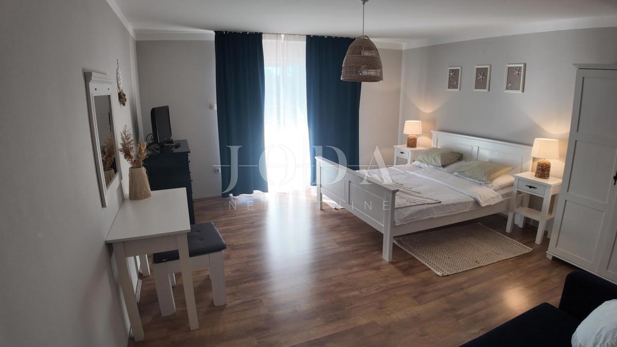 Investicijska priložnost – Apartmajska hiša z bazenom v Crikvenici