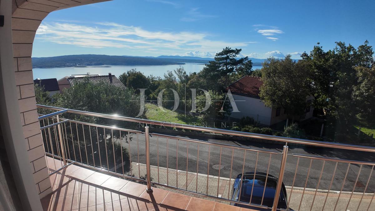 Investicijska priložnost – Apartmajska hiša z bazenom v Crikvenici