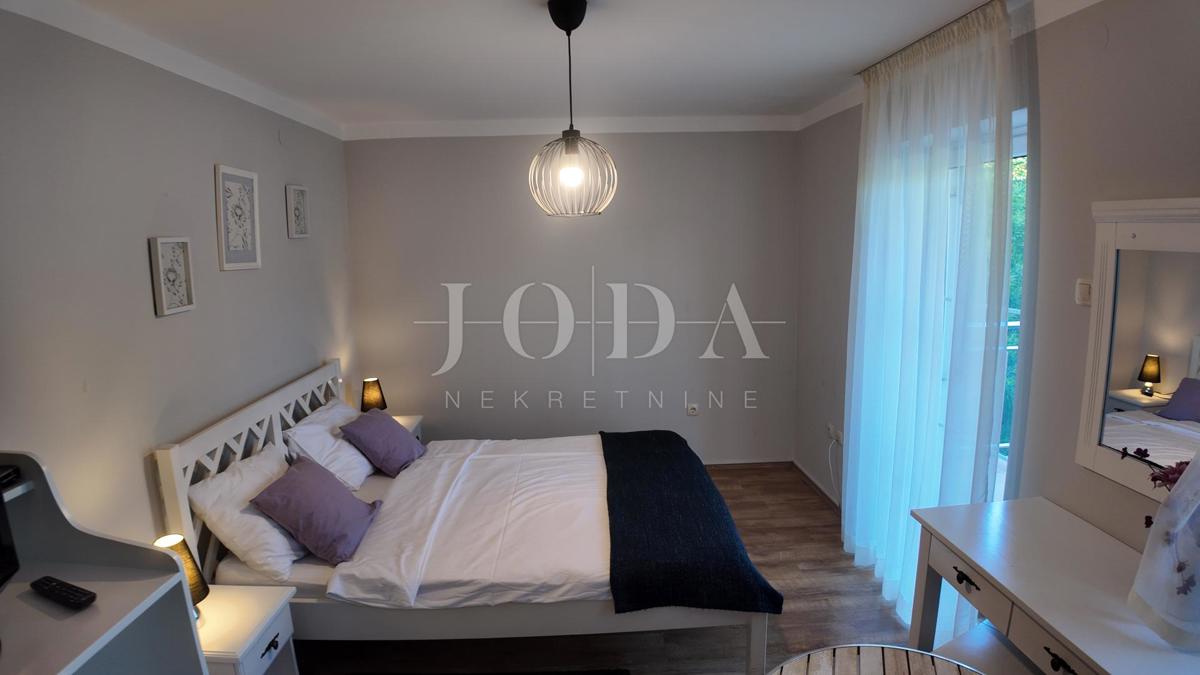 Investicijska priložnost – Apartmajska hiša z bazenom v Crikvenici