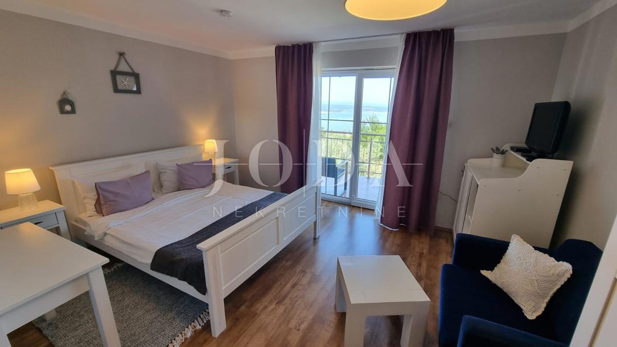 Investicijska priložnost – Apartmajska hiša z bazenom v Crikvenici