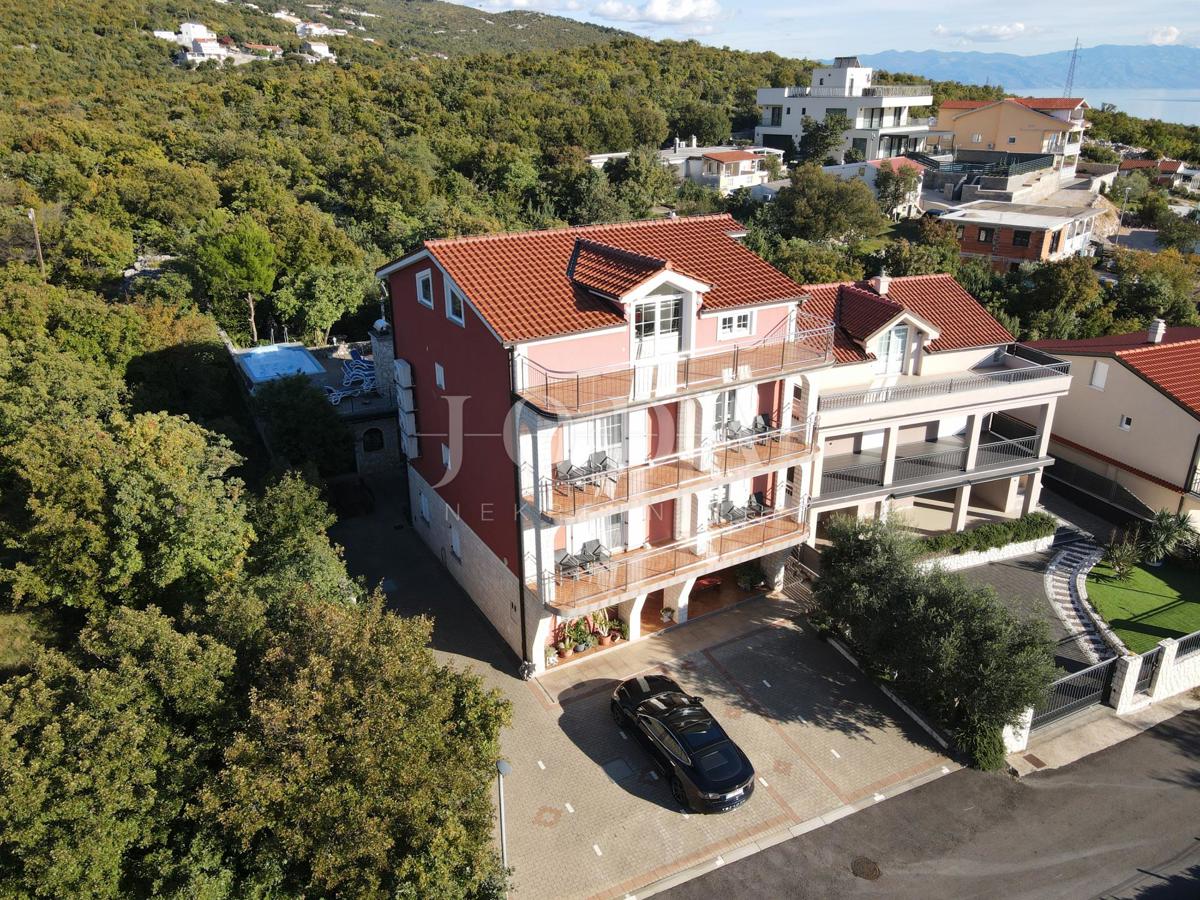Investicijska priložnost – Apartmajska hiša z bazenom v Crikvenici