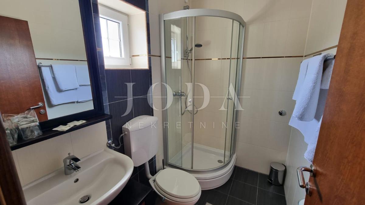 Investicijska priložnost – Apartmajska hiša z bazenom v Crikvenici